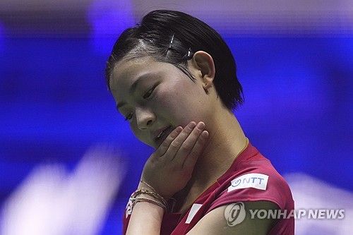 안세영(삼성생명·세계 1위)은 10일(한국시간) 중국 닝보 올림픽 스포츠 센터에서 열린 2026 아시아배드민턴선수권대회 여자 단식 8강전에서 일본의 미야자키 도모카(세계 9위)를 게임스코어 2-0(21-16 21-10)으로 이겼다. 이날 안세영은 단정한 외모로 일본에서 많은 인기를 끌고 있는 미야자키를 43분 만에 2-0 완승을 거두면서 준결승 진출에 성공했을 뿐만 아니라 상대 전적을 7전 전승으로 만들었다. 이번 대회에서 안세영은 첫 아시아서수권대회 우승을 노리고 있으며, 대회 준결승에서 대표팀 동료인 심유진(인천국제공항·15위)을 상대할 예정이다. 연합뉴스