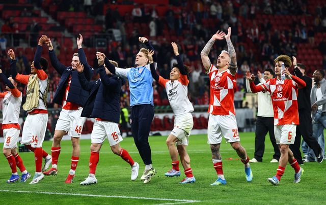 마인츠가 10일(한국시간) 독일 마인츠에 있는 메바 아레나에서 열린 스트라스부르(프랑스)와의 2025-2026시즌 유럽축구연맹(UEFA) 콘퍼런스리그 8강 1차전에서 2-0으로 승리했다.&nbsp;이재성이 빠진 가운데 마인츠는 일본 국가대표 미드필더 사노 가이슈의 맹활약 속에 승리하며 4강 진출에 유리한 고지를 점했다.&nbsp;이재성은 2월 독일 매체 '빌트'와 인터뷰에서 팀의 목표는 (콘퍼런스리그) 우승이다라며 우승에 대한 열망을 드러낸 바 있는데 동료들이 자신이 없는 가운데 더 높은 곳을 향하기 위한 발판을 마련해줬다.&nbsp;연합뉴스