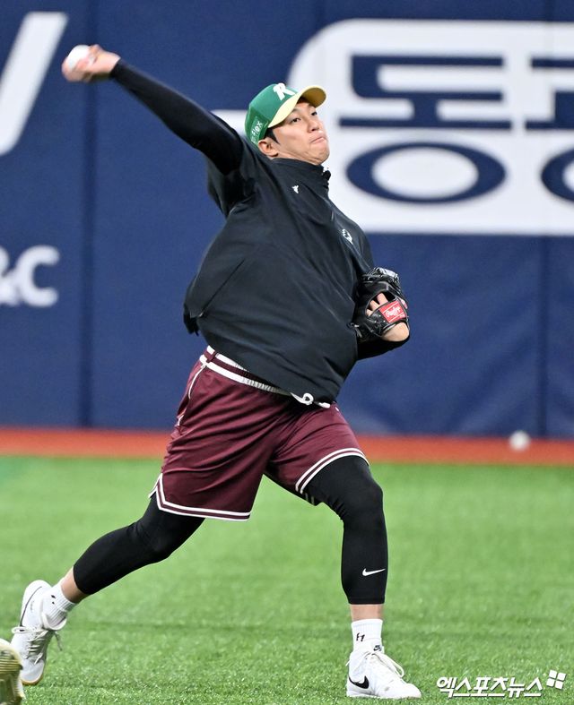 키움 히어로즈 에이스 안우진이 10일 고척스카이돔에서 열리는 2026 신한 SOL KBO리그 롯데 자이언츠와의 경기 전 훈련 중인 모습. 사진 김한준 기자