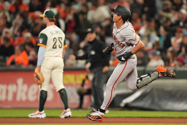 이정후는 11일 미국 메릴랜드주 볼티모어의 오리올 파크 앳 캠든 야즈에서 열린 볼티모어 오리올스와 2026 미국 메이저리그 정규시즌 원정경기에서 팀의 6번 타자 겸 우익수로 출전, 4타수 2안타 2타점 1득점을 기록했다. 2회 2루타에 이어 7회에는 마수걸이 홈런까지 터트렸다. 올 시즌 14번째 경기에서 나온 홈런포였다. 4월 월간 타율 0.083으로 부진하던 이정후는 오랜만에 멀티히트를 터트려 반등의 계기를 마련했다. 연합뉴스