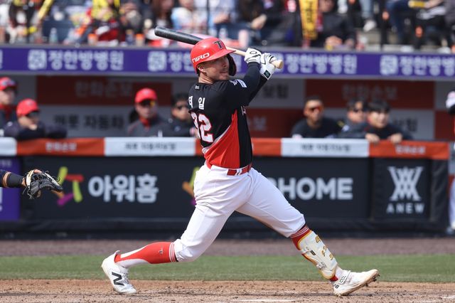 KIA는 11일 대전 한화생명볼파크에서 2026 신한 SOL뱅크 KBO리그 한화전을 치러 6-5로 승리했다. 3연승을 달린 KIA는 시즌 5승7패, 2연패에 빠진 한화는 시즌 6승6패를 기록했다. KIA는 8회초 박재현의 2루수 앞 내야 안타, 가브리엘 데일의 우전 안타로 무사 1, 3루 기회를 만들었다. 이후 상대 폭투로 한 점을 따라간 KIA는 이어진 무사 1, 2루 기회에서 김선빈의 페이크 번트 앤드 슬래시로 한 점을 더 보탰다.&nbsp;KIA는 무사 1, 3루 기회에서 김도영의 좌익수 방면 희생 뜬공으로 4-4 동점을 이뤘다. 이후 나성범의 우전 안타로 이어진 2사 1, 3루 기회에서 한준수의 중전 적시타로 5-4 역전에 성공했다. 대타 고종욱도 1타점 우전 적시타를 때려 한 점 더 달아났다.&nbsp;KIA 타이거즈