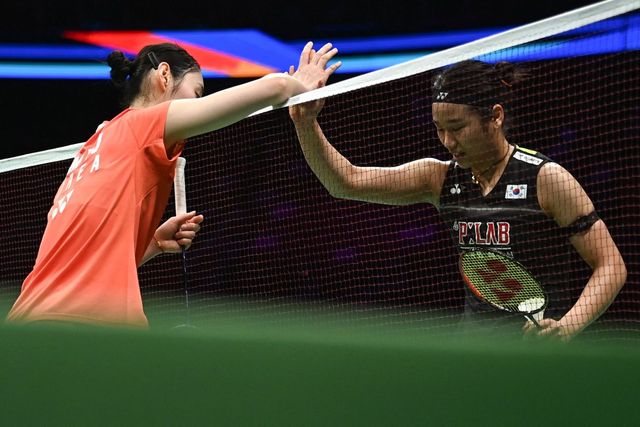 안세영(삼성생명·세계 1위)은 11일(한국시간) 중국 닝보의 올림픽스포츠센터 체육관에서 열린 2026 아시아배드민턴선수권대회 여자단식 준결승에서 같은 한국의 심유진(인천국제공항·세계 19위)을 게임스코어 2-0(21-14 21-9)로 꺾었다. 이날 안세영은 심유진을 단 36분 만에 제압하면서 아시아선수권대회 결승 진출에 성공했다. 만약 안세영이 대회 정상에 오르면 아시아선수권대회 첫 우승을 거머쥘 뿐만 아니라, 그동안 이루지 못했던 그랜드슬램도 달성한다. 연합뉴스