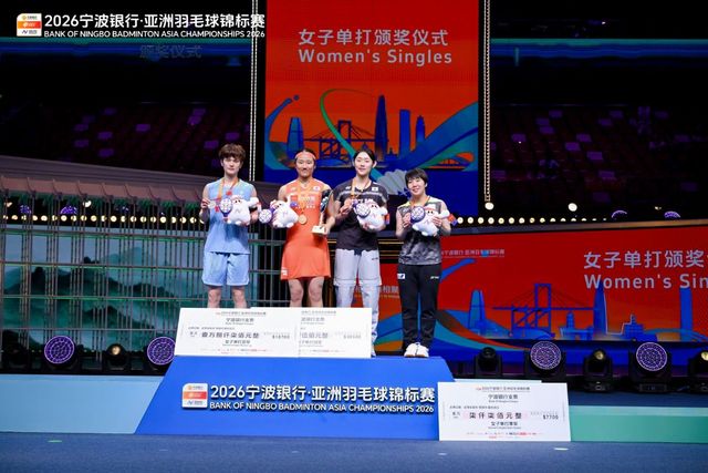 안세영(삼성생명·세계 1위)은 12일(한국시간) 중국 닝보의 올림픽스포츠센터 체육관에서 열린 2026 아시아배드민턴선수권대회 여자단식 결승전에서 중국의 왕즈이(세계 2위)를 게임스코어 2-1(21-12 17-21 21-18)로 꺾고 우승을 차지했다. 아시아선수권대회 우승으로 안세영은 배드민턴 '그랜드슬램'을 달성했다. 더불어 배드민턴 여자단식 최초로 7번째 커리어 그랜드슬램(올림픽, 세계선수권, 아시안게임, 아시아선수권, 전영 오픈, 월드투어 파이널 우승)을 달성했다. 사진=아시아배드민턴연맹, 대한배드민턴협회 제공