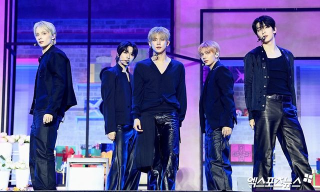 투모로우바이투게더.