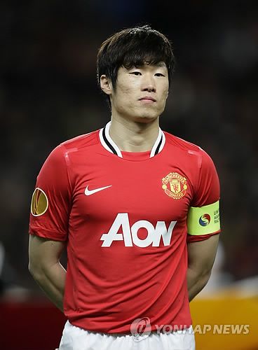 영국 매체 컷오프사이드는 14일(한국시간) 잉글리시 프리미어리그 명문 구단 맨체스터 유나이티드가 한국 국가대표 공격수 오현규(베식타시) 영입에 관심을 보이고 있다고 보도했다. 매체에 따르면 프리미어리그 구단 토트넘 홋스퍼도 오현규 상황을 예의주시하고 있다. 오현규는 지난 2월 튀르키예 명문 구단 중 하나인 베식타시에 입단한 후 10경기에서 7골 2도움을 올리며 맹활약하면서 유럽 빅클럽의 관심을 받고 있다. 연합뉴스