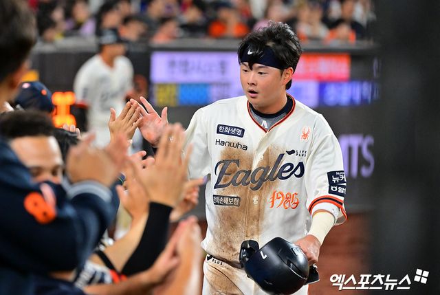 김경문 감독이 이끄는 한화 이글스는 14일 대전 한화생명 볼파크에서 2026 신한 SOL KBO리그 삼성 라이온즈와의 팀 간 1차전에&nbsp;이원석(중견수)~요나단 페라자(우익수)~문현빈(좌익수)~강백호(지명타자)~채은성(1루수)~하주석(2루수)~이도윤(3루수)~최재훈(포수)~심우준(유격수)으로 이어지는 선발 라인업을 꾸렸다. 선발투수는 문동주가 마운드에 오른다. 이날 한화는 간판스타 노시환의 2군행, 베테랑 타자 손아섭의 트레이드 등 적지 않은 이슈를 뒤로 하고 3연패 탈출을 노린다. 엑스포츠뉴스DB