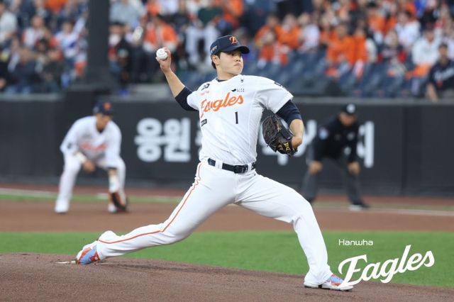 한화 이글스 파이어볼러 문동주가 14일 대전 한화생명 볼파크에서 열린 2026 신한 SOL KBO리그 삼성 라이온즈와의 팀 간 1차전에 선발등판, 5이닝 무실점 호투에도 승리투수가 되지 못했다. 사진 한화 이글스