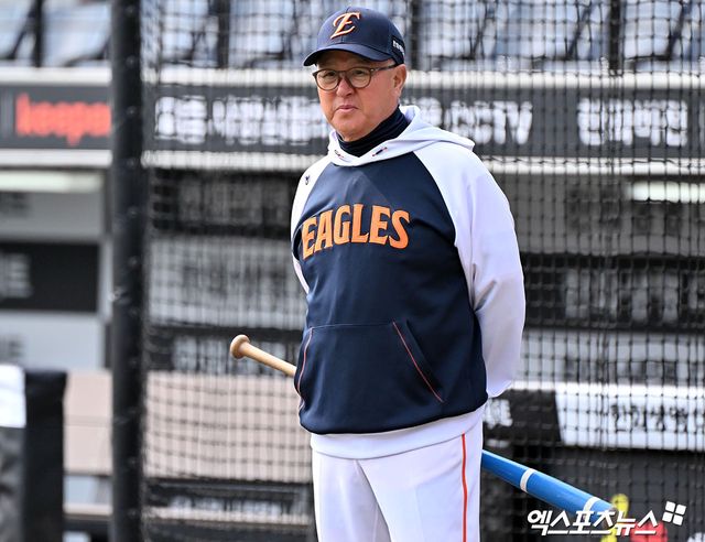 김경문 감독이 이끄는 한화 이글스는 14일 대전 한화생명 볼파크에서 2026 신한 SOL KBO리그 삼성 라이온즈와의 팀 간 1차전에&nbsp;이원석(중견수)~요나단 페라자(우익수)~문현빈(좌익수)~강백호(지명타자)~채은성(1루수)~하주석(2루수)~이도윤(3루수)~최재훈(포수)~심우준(유격수)으로 이어지는 선발 라인업을 꾸렸다. 선발투수는 문동주가 마운드에 오른다. 이날 한화는 간판스타 노시환의 2군행, 베테랑 타자 손아섭의 트레이드 등 적지 않은 이슈를 뒤로 하고 3연패 탈출을 노린다. 엑스포츠뉴스DB