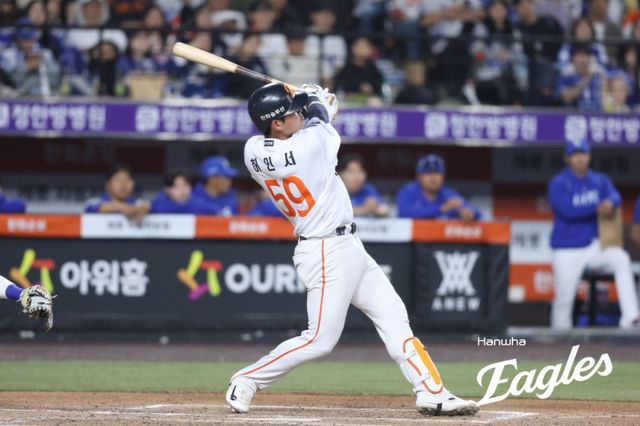 한화 이글스 포수 허인서가 15일 대전 한화생명 볼파크에서 열린 2026 신한 SOL KBO리그 삼성 라이온즈와의 팀 간 2차전에서 시즌 2호 홈런을 기록했다. 사진 한화 이글스
