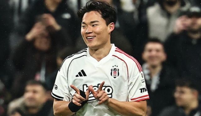 손흥민 전 소속팀인 토트넘 홋스퍼가 대한민국 축구대표팀 공격수 오현규(베식타시)를 노리는 것으로 드러났다. 영국 매체 '팀토크'는 18일(한국시간) 토트넘 홋스퍼가 맨체스터 유나이티드와 높은 득점력을 기록하는 뛰어난 공격수를 계약하기 위해 영입전을 벌인다고 보도했다.&nbsp;매체는 '오현규가 2025-2026시즌 베식타시에서 최고의 경기력으로 스카우트의 관심을 끌면서 이번 여름 토트넘이 맨유와 오현규를 두고 영입전을 벌일 준비를 한다'며 '토트넘은 한국에 손흥민의 성공적인 시기를 보낸 덕분에 엄청난 팬층을 보유하고 있고 토트넘이 또 다른 한국 스타를 원하는 것으로 보인다'라고 전했다. 베식타시