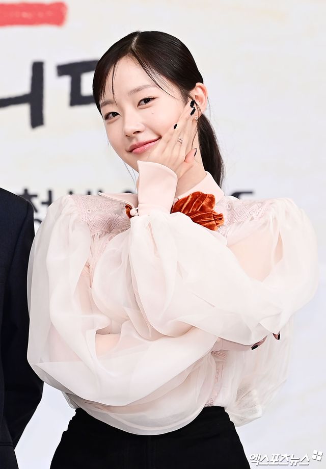 손바닥에 쏙 들어가는 작은 얼굴