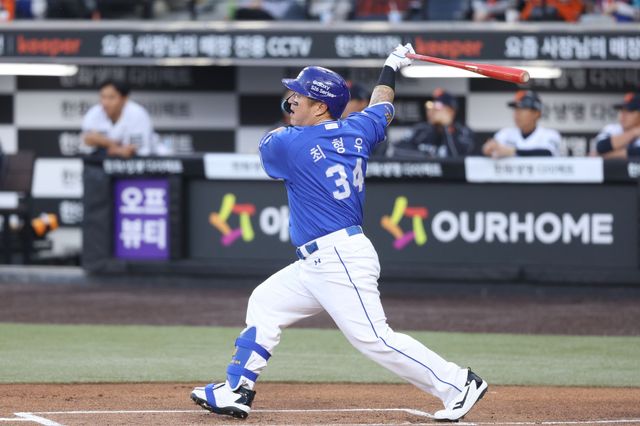 삼성 라이온즈 베테랑 타자 최형우가 15일 대전 한화생명 볼파크에서 열린 2026 신한 SOL KBO리그 한화 이글스와의 팀 간 2차전에서 1회초 결승 1타점 선제 2루타를 기록했다. 사진 삼성 라이온즈