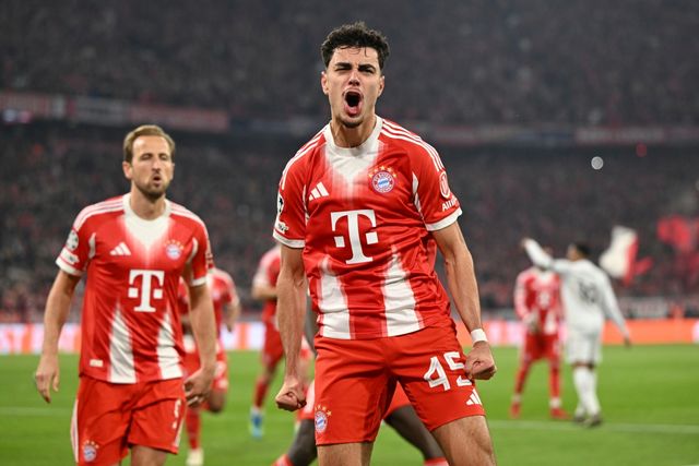 김민재가 뛰는 독일 바이에른 뮌헨이 레알 마드리드(스페인)를 물리치고 유럽축구연맹(UEFA) 챔피언스리그(UCL) 4강에 올랐다. 이로써 UCL 4강 무대에서 김민재와 이강인(PSG)의 맞대결이 펼쳐지게 됐다. 뮌헨은 16일 독일 뮌헨의 알리안츠 아레나에서 열린 2025-2026 UCL 8강 2차전에서 루이스 디아스와 마이클 올리세의 극적인 막판 연속골로 4-3 역전승을 거뒀다. 뮌헨은 1, 2차전 합계 6-4로 앞서며 준결승행 티켓을 거머쥐었다. 뮌헨은 이강인 소속팀 PSG와 29일, 5월7일 연달아 4강전을 치른다. 연합뉴스