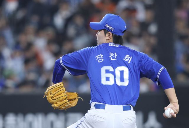 삼성 라이온즈 우완 루키 장찬희가 15일 대전 한화생명 볼파크에서 열린 2026 신한 SOL KBO리그 한화 이글스와의 팀 간 2차전에 구원등판, 3.1이닝 무실점으로 호투했다. 사진 삼성 라이온즈