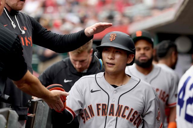 이정후가 올 시즌 3안타 경기를 완성한 건 1일 샌디에이고 파드리스전 이후 이번이 두 번째다. 이정후는 최근 6경기에서 네 차례나 멀티히트를 작성할 정도로 좋은 흐름을 이어가는 중이다. 연합뉴스