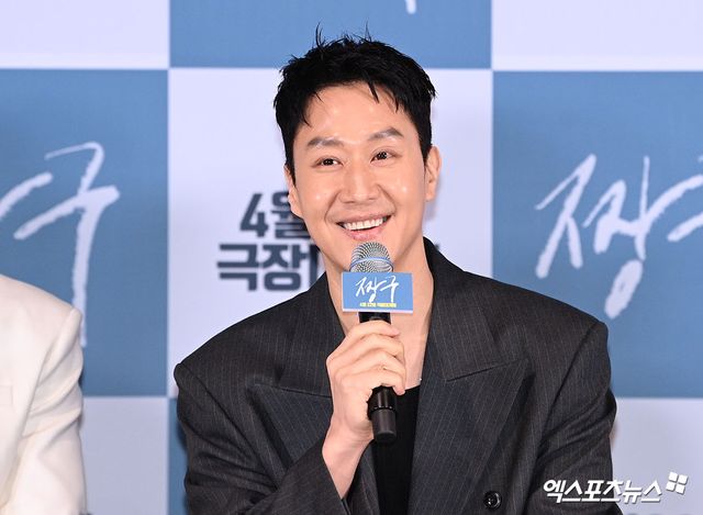 배우 겸 감독 정우