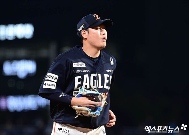한화 이글스 베테랑 내야수 하주석이 16일 삼성 라이온즈와의 대전 홈 경기에서 2회초 수비 실책을 기록했다. 사진 엑스포츠뉴스 DB