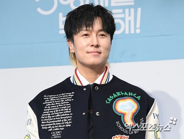 가수 겸 배우 김동완