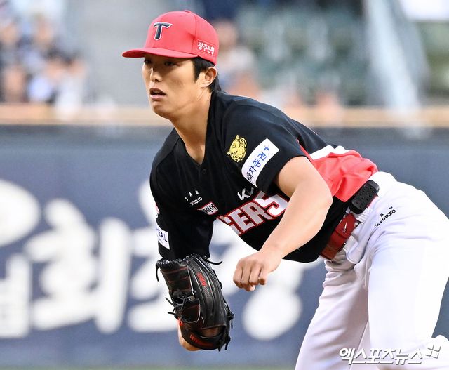  17일 오후 서울 송파구 잠실야구장에서 열린 '2026 신한 SOL Bank KBO리그' KIA 타이거즈와 두산 베어스의 경기, 1회말 KIA 선발투수 이의리가 공을 힘차게 던지고 있다. 잠실, 김한준 기자