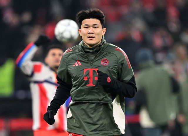 독일 분데스리가 명문 바이에른 뮌헨에서 입지가 좁아진 '철기둥' 김민재의 차기 행선지를 두고 여러 가능성이 제기되고 있는 가운데 그중 하나로 친정팀 페네르바체가 떠올랐다. 튀르키예 언론인 세르칸 함자오글루에 따르면 지난 목요일 이스탄불에서 김민재 측 에이전트와 페네르바체 경영진 간의 회담이 열린 것으로 확인됐다. 또한 나폴리 시절 김민재와 함께 리그 우승을 일궈냈던 루치아노 스팔레티 감독이 이끄는 유벤투스도 관심을 보이고 있다. 연합뉴스