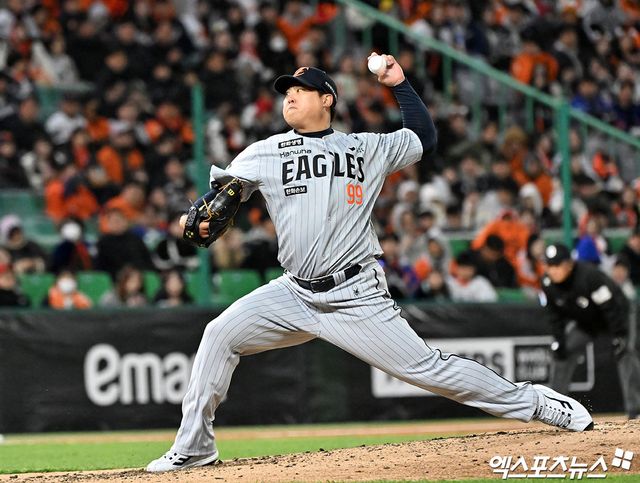 한화가 17일 부산 사직야구장에서 2026 신한 SOL KBO리그 롯데 자이언츠와 정규시즌 1차전을 소화할 예정이었으나 경기가 우천으로 취소됐다. 한화는 18일 선발로 류현진을 예고했다. 엑스포츠뉴스 DB