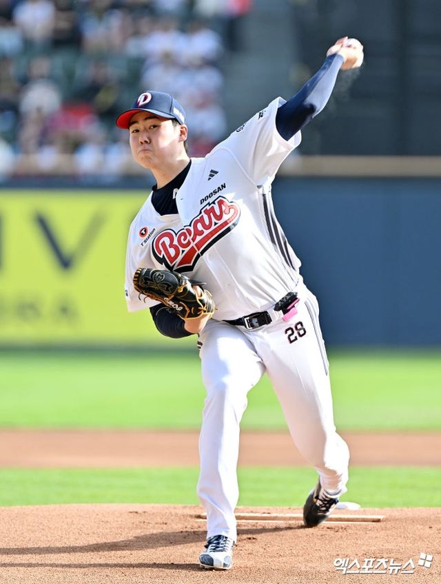 두산은 18일 서울 잠실야구장에서 2026 신한 SOL뱅크 KBO리그 KIA전을 치러 5-4로 승리했다. 두산은 최근 3연패에서 탈출해 시즌 6승1무11패를 기록했다. 반면, KIA는 2023년 8월 24일 수원 KT 위즈전부터 2023년 9월 6일 잠실 두산전까지 기록한 9연승 기록에 955일 만에 도전했지만, 8연승에서 연승 행진이 끝났다. 잠실, 김한준 기자