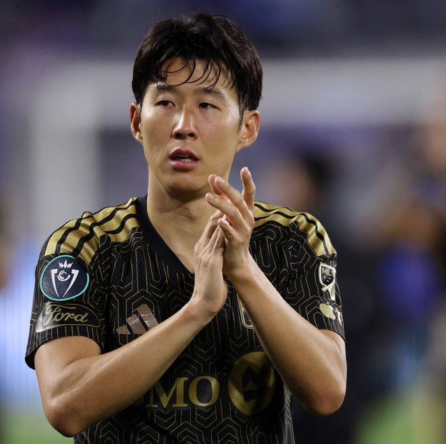 미국 매체 애슬론 스포츠는 지난 17일(한국시간) 미국 축구 레전드 랜던 도노반이 손흥민(LAFC)의 경기력 비판에 대한 입장을 밝혔다고 보도했다. 손흥민은 2026시즌 미국 메이저리그사커(MLS) 개막 후 6경기에서 도움 7개를 기록했지만 아직까지 골을 터트리지 못하고 있다. 이에 대해 비판이 쏟아지자 도노반은 손흥민이 여전히 팀을 위해 좋은 활약을 펼치고 있다고 주장하면서 손흥민을 옹호했다. 연합뉴스