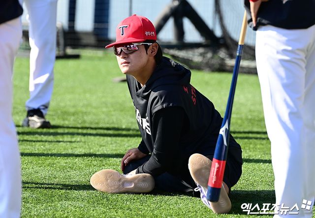 2일 오후 서울 송파구 잠실야구장에서 열리는 '2026 신한 SOL Bank KBO리그' KIA 타이거즈와 LG 트윈스의 경기에 앞서 KIA 김도영이 몸을 풀고 있다. 잠실, 박지영 기자
