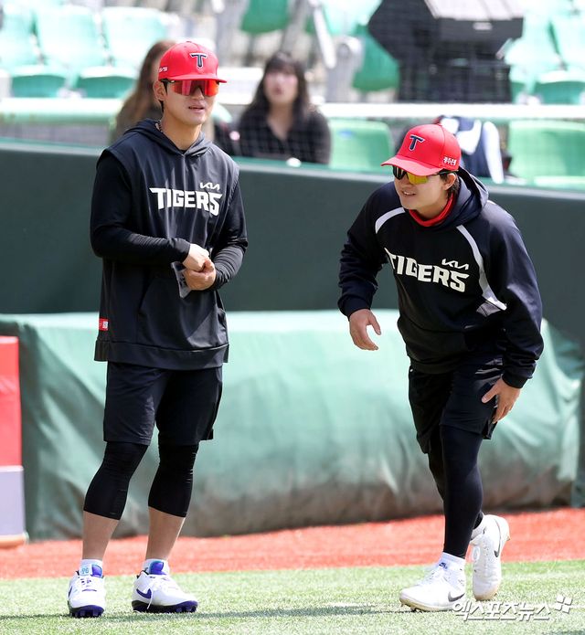지난달 28일 오후 인천SSG랜더스필드에서 열리는 '2026 신한 SOL Bank KBO리그' KIA 타이거즈와 SSG 랜더스의 경기, KIA 김도영 윤도현이 훈련을 준비하고 있다. 엑스포츠뉴스 DB