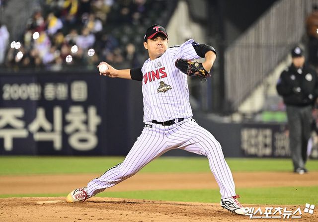 2일 오후 서울 송파구 잠실야구장에서 열린 '2026 신한 SOL Bank KBO리그' KIA 타이거즈와 LG 트윈스의 경기, 7회초 LG 장현식이 역투하고 있다. 잠실, 박지영 기자
