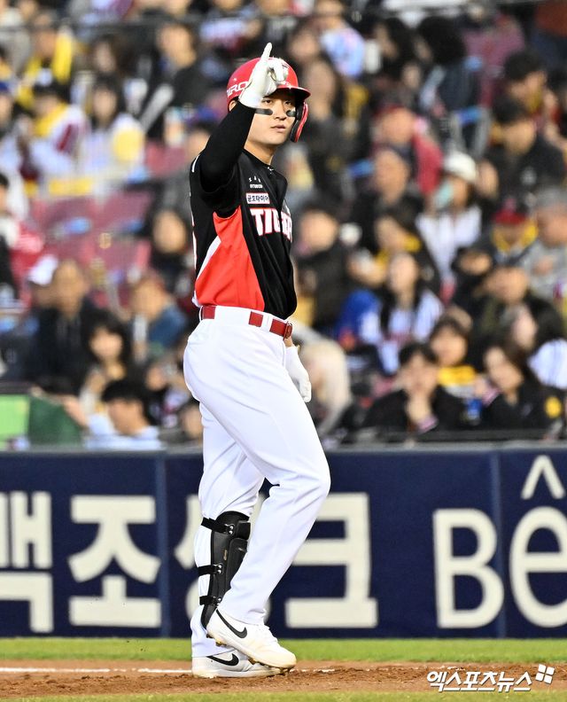 지난달 31일 오후 서울 송파구 잠실야구장에서 열린 '2026 신한 SOL Bank KBO리그' KIA 타이거즈와 LG 트윈스의 경기, 2회초 1사 KIA 윤도현이 우전안타를 날리고 있다. 엑스포츠뉴스 DB