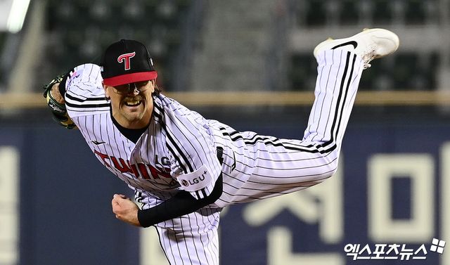 2일 오후 서울 송파구 잠실야구장에서 열린 '2026 신한 SOL Bank KBO리그' KIA 타이거즈와 LG 트윈스의 경기, 3회초 LG 선발투수 웰스가 역투하고 있다. 잠실, 박지영 기자