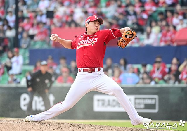 SSG 랜더스 마무리 조병현이 21일 대구 삼성 라이온즈파크에서 열린 2026 신한 SOL KBO리그 삼성과의 팀 간 1차전에서 2이닝 무실점을 기록, 승리투수가 됐다. 사진 엑스포츠뉴스 DB