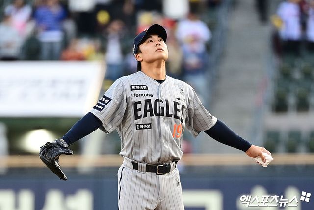  22일 오후 서울 송파구 잠실야구장에서 열린 '2026 신한 SOL Bank KBO리그' 한화 이글스와 LG 트윈스의 경기, 1회말 한화 선발투수 왕옌청이 피칭을 준비하고 있다. 잠실, 박지영 기자
