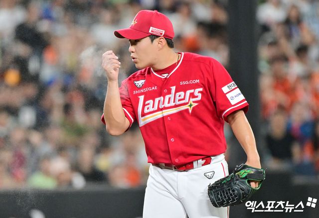 SSG 랜더스 우완 최민준이 22일 대구 삼성 라이온즈파크에서 열린 2026 신한 SOL KBO리그 삼성 라이온즈와의 팀 간 2차전에 선발등판, 5이닝 2실점으로 호투했다. 사진 엑스포츠뉴스 DB