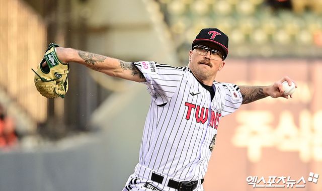  22일 오후 서울 송파구 잠실야구장에서 열린 '2026 신한 SOL Bank KBO리그' 한화 이글스와 LG 트윈스의 경기, 1회초 LG 선발투수 웰스가 역투하고 있다. 잠실, 박지영 기자