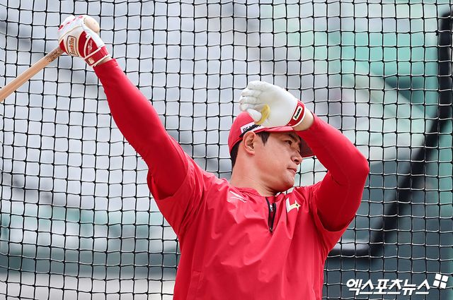 2026시즌 개막 후 타격 슬럼프에 빠진 SSG 랜더스 김재환. 지난 21일 대구 삼성 라이온즈전까지 1할대 타율에 머무르고 있다. 사진 엑스포츠뉴스 DB