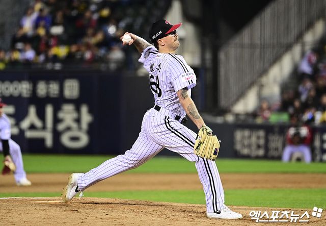 22일 오후 서울 송파구 잠실야구장에서 열린 '2026 신한 SOL Bank KBO리그' 한화 이글스와 LG 트윈스의 경기, 8회초 LG 선발투수 웰스가 역투하고 있다. 잠실, 박지영 기자