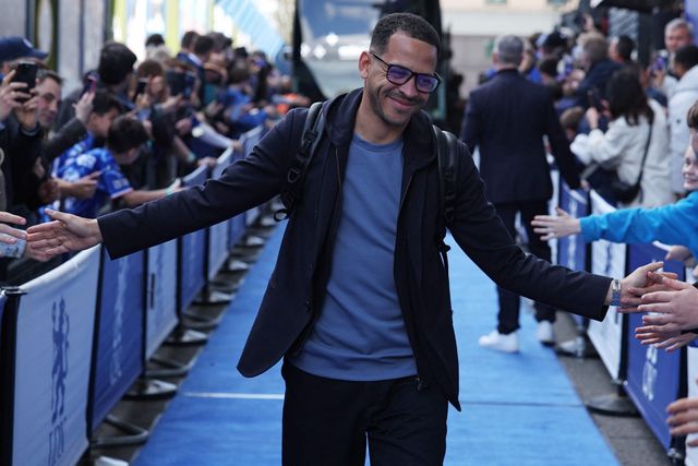 첼시가 23일(한국시간) 공식 홈페이지를 통해 1군 팀 감독 로세니어를 경질한다고 발표했다.&nbsp;구단은 첼시 구단 모두를 대표해 우리는 로세니어와 스태프들이 구단에 있는 동안 보여준 모든 노력에 감사함을 전하고 싶다라며 로세니어는 시즌 중간에 임명된 뒤 항상 최고의 성실성과 전문성을 발휘해 왔다라고 말했다.&nbsp; 이어 구단이 가볍게 한 결정이 아니었지만, 최근 성적과 성적이 필요한 기준에 미치지 못했고 올 시즌에는 아직 더 많은 경기가 있다. 구단 모두가 로세니어의 미래에 모든 성공을 기원한다라고 밝혔다.&nbsp; 칼럼 맥팔레인이 임시 감독을 맡을 예정이며 구단에 남아 있는 스태프들의 지원을 받는다. 첼시는 유럽대항전 진출과 FA컵 결승 진출을 노린다.&nbsp;연합뉴스