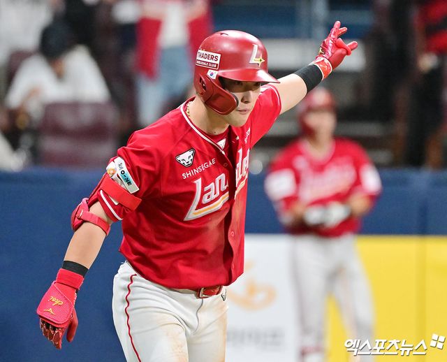 SSG 랜더스 외야수 최지훈이 23일 대구 삼성라이온즈파크에서 열린 2026 신한 SOL KBO리그 삼성 라이온즈와의 팀 간 3차전에서 9회초 역전 결승 2타점 2루타를 기록했다. 사진 엑스포츠뉴스 DB