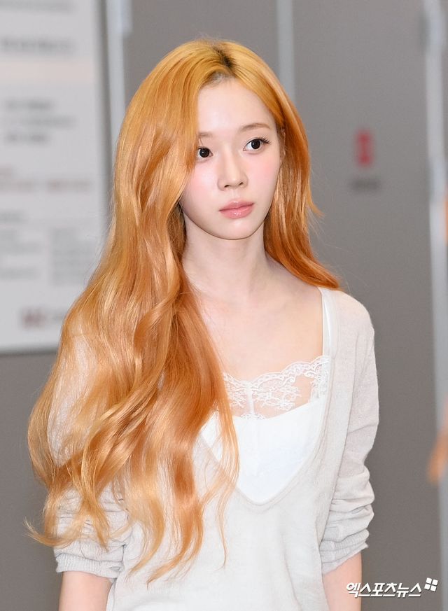 윈터 '컴백 앞두고 물 오른 미모'