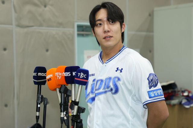 지난 21일 SSG 랜더스와의 대구 홈 경기에 앞서 사과 기자회견을 진행했던 삼성 라이온즈 에이스 원태인. 사진 삼성 라이온즈