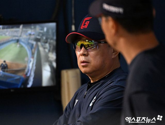 김태형 감독이 이끄는 롯데 자이언츠가 불펜 난조 속에 2026시즌 최하위 탈출에 어려움을 겪고 있다. 사진 엑스포츠뉴스 DB