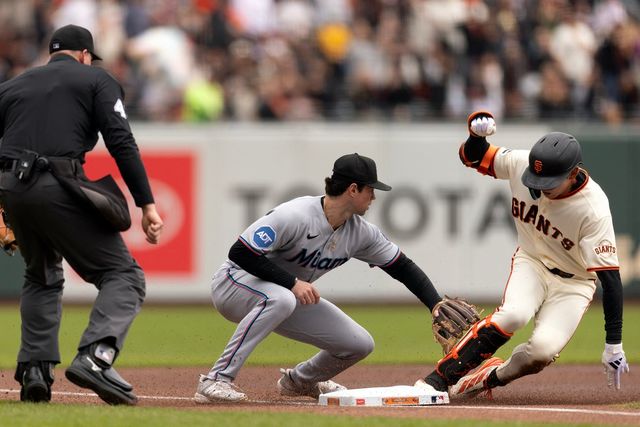 미국 메이저리그 샌프란시스코 자이언츠의 이정후가 27일(한국시간) 미국 캘리포니아주 샌프란시스코의 오라클파크에서 열린 2026 메이저리그 마이애미 말린스와의 홈 경기에 1번타자 겸 우익수로 선발출전, 5타수 4안타 2득점을 기록했다.&nbsp;빅리그 통산 세 번째 한 경기 4안타로 활약했다. 사진 연합뉴스
