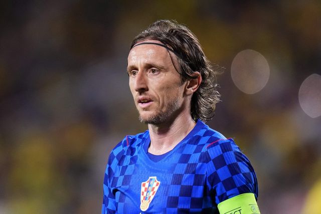  2026 국제축구연맹(FIFA) 북중미 월드컵(캐나다·미국·멕시코 공동개최)에 마스크맨이 또다시 등장한다.&nbsp; 크로아티아의 전설 루카 모드리치가 마스크를 착용하고 월드컵 출전을 준비한다.&nbsp; 크로아티아축구협회가 28일(한국시간) 공식 채널을 통해 크로아티아 축구 대표팀 주장 모드리치가 왼쪽 광대뼈 수술을 성공적으로 마쳤다고 알렸다.&nbsp;연합뉴스