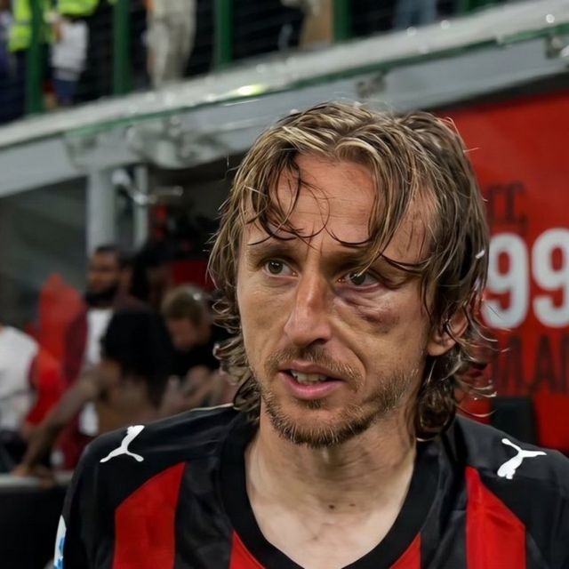  2026 국제축구연맹(FIFA) 북중미 월드컵(캐나다·미국·멕시코 공동개최)에 마스크맨이 또다시 등장한다.&nbsp; 크로아티아의 전설 루카 모드리치가 마스크를 착용하고 월드컵 출전을 준비한다.&nbsp; 크로아티아축구협회가 28일(한국시간) 공식 채널을 통해 크로아티아 축구 대표팀 주장 모드리치가 왼쪽 광대뼈 수술을 성공적으로 마쳤다고 알렸다.&nbsp;SNS