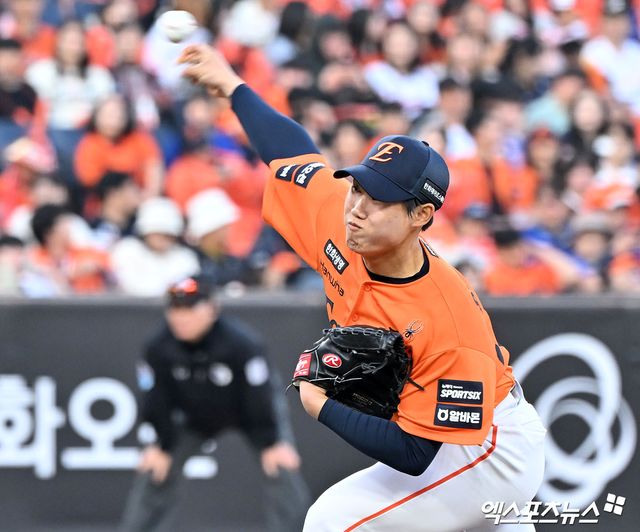 김경문 감독이 이끄는 한화는 28일 대전 한화생명 볼파크에서 SSG 랜더스와 정규시즌 3차전을 치른다. 한화는 10승14패(0.417)로 두산 베어스와 함께 공동 7위에 올라 있다. 9위 키움 히어로즈와의 격차가 0.5경기 차에 불과하다. 한화는 이날 경기 앞두고 양상문 투수코치가 건강상의 이유로 엔트리에서 말소됐다. 전날 공지 대로 투수 김서현이 2군에 내려갔으며 원종혁(사진)이 1군 엔트리에 합류했다. 엑스포츠뉴스DB