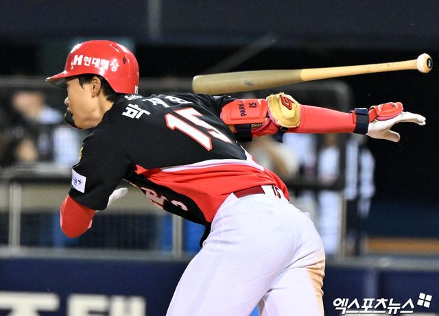 18일 오후 서울 송파구 잠실야구장에서 열린 '2026 신한 SOL Bank KBO리그' KIA 타이거즈와 두산 베어스의 경기, 9회초 2사 1루 KIA 박재현이 우전안타를 날리고 있다. 엑스포츠뉴스 DB