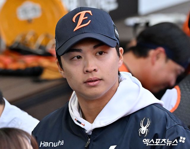 29일 오후 대전 한화생명 볼파크에서 열린 '2026 신한 SOL Bank KBO리그' 키움 히어로즈와 한화 이글스의 경기, 한화가 키움에 10:4로 승리하며 개막 2연승을 기록했다. 이날 경기에서 승리한 한화 왕옌청이 기뻐하고 있다. 엑스포츠뉴스 DB