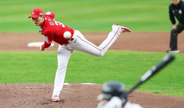 30일 오후 대전 한화생명 볼파크에서 열린 '2026 신한 SOL KBO리그' SSG 랜더스와 한화 이글스의 경기, SSG 선발 김건우가 공을 힘차게 던지고 있다. SSG 랜더스